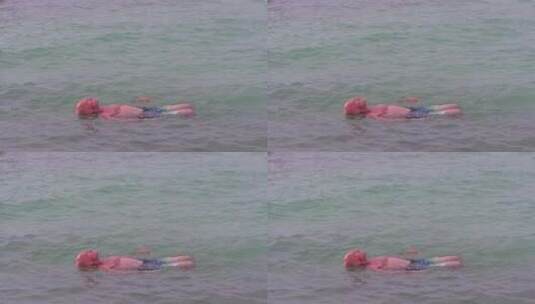 泰国芭提雅海上游客游泳高清在线视频素材下载