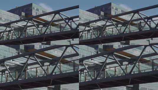 过街天桥行人现代建筑玻璃幕墙灰蓝色调高清在线视频素材下载
