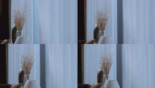 室内设计窗边干花与装饰品的静谧场景高清在线视频素材下载