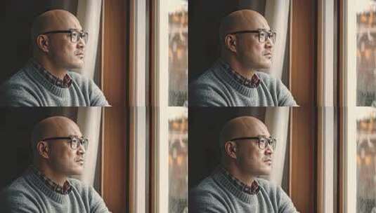 戴眼镜老人窗边静坐凝望高清在线视频素材下载