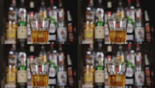 一杯加冰的威士忌在酒吧里慢慢旋转的特写镜头高清在线视频素材下载