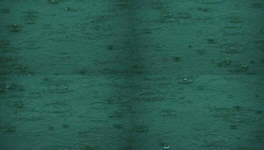 湖泊湖面下雨水波纹高清在线视频素材下载