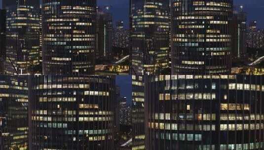 城市写字楼加班夜景航拍高清在线视频素材下载