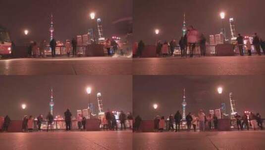 上海外滩游客游玩人流延时夜景视频素材高清在线视频素材下载