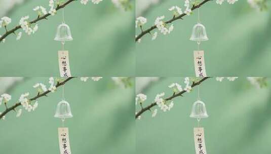 挂于花枝的风铃与祈福牌高清在线视频素材下载