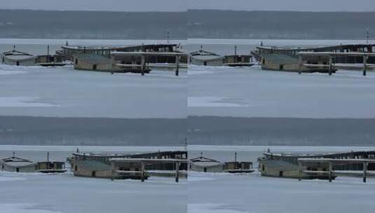 冬季湖面结冰停泊船只景象高清在线视频素材下载