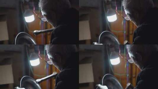 章丘铁锅，工匠师傅正在用锤手工锻造铁锅高清在线视频素材下载