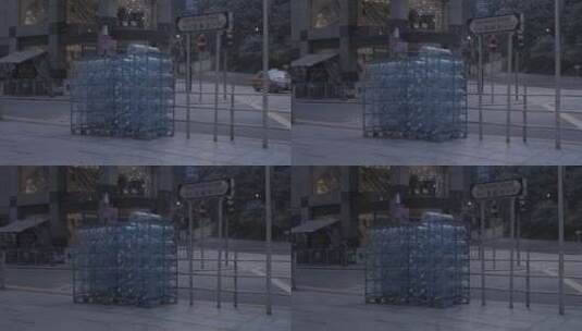香港街边的矿泉水桶高清在线视频素材下载