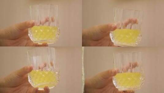一壶果汁喝果汁 (5)高清在线视频素材下载