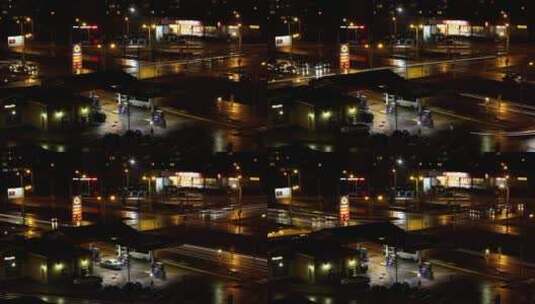 夜晚考纳斯交通的延时拍摄高清在线视频素材下载