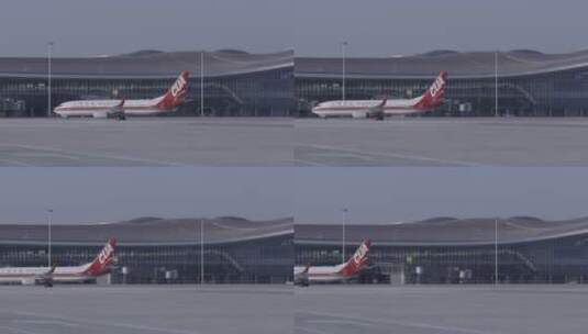 大兴机场 停机坪 联航飞机航站楼前滑行高清在线视频素材下载