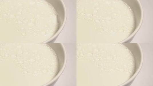 牛奶表面的泡泡破裂慢镜头高清在线视频素材下载