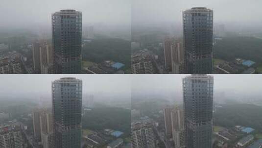 城市清晨迷雾雾霾天气航拍高清在线视频素材下载