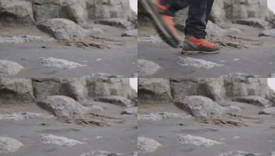 徒步旅行者走过灰色沙滩高清在线视频素材下载