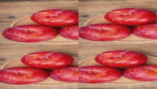 新鲜红李水果4k竖版实拍滑轨平移高清在线视频素材下载