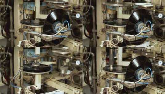 在唱片厂将黑胶唱片放在套筒中的工业放置高清在线视频素材下载