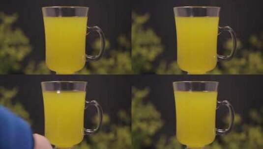 瓶装杯装金色果汁 (4)高清在线视频素材下载