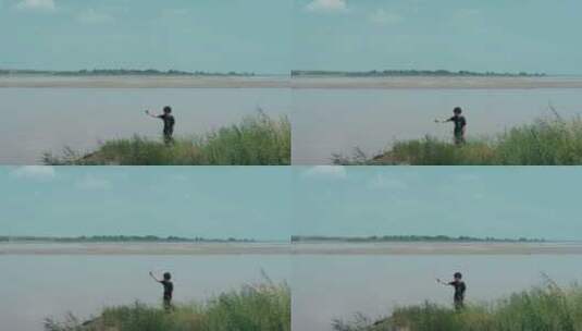 夏天黄河边收风声和鸟鸣的录音师高清在线视频素材下载