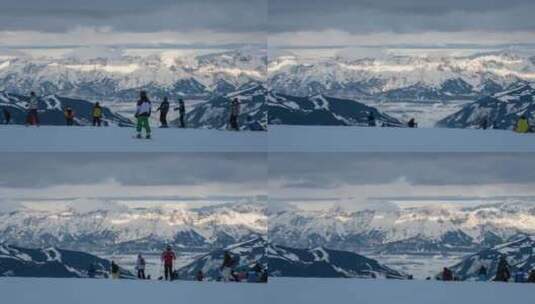 人们在阿尔卑斯山滑雪的时间推移高清在线视频素材下载