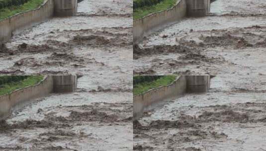 实拍暴雨后洪水 山洪  泥石流高清在线视频素材下载