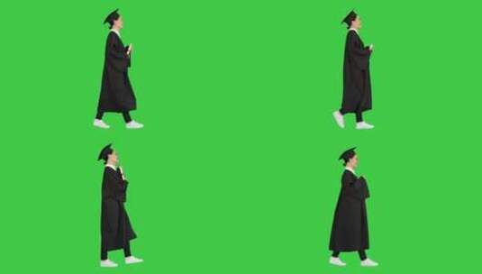 女学生手持毕业证书在绿幕下行走高清在线视频素材下载