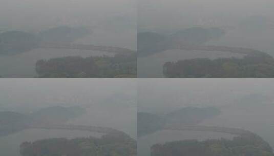 航拍武汉东湖公园大雾绿道高清在线视频素材下载