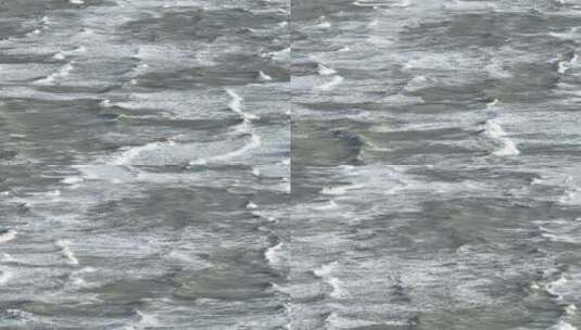 长焦航拍威海国际海水浴场的冬天海浪高清在线视频素材下载