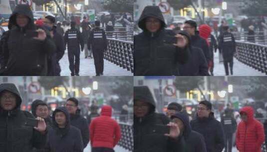 山东威海火炬八街雪中巡逻的警察与游客高清在线视频素材下载