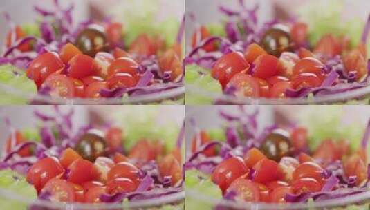 【正版素材】沙拉制作黄瓜片落入高清在线视频素材下载