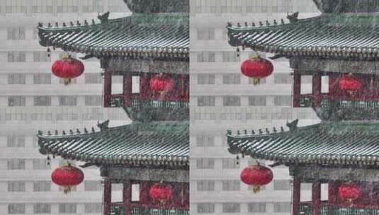陕西西安市西安钟楼挂着红灯笼在大雪中飘动高清在线视频素材下载