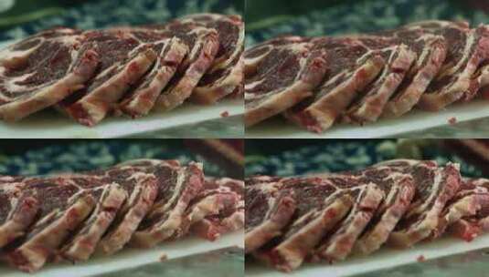 东北烧烤烤肉和牛肉手切大片肉里脊展示高清在线视频素材下载