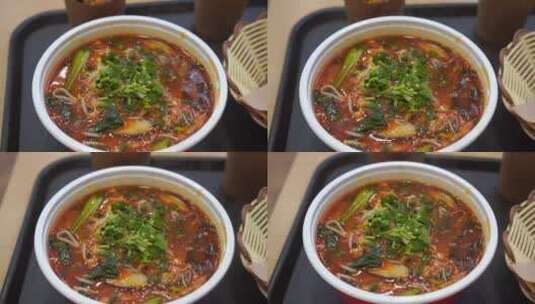 特色美食骨汤米线鱼肉夹馍高清在线视频素材下载