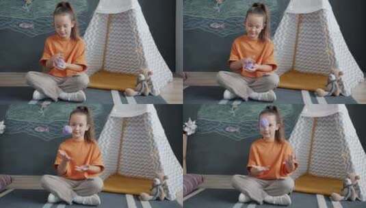 卧室，Tipi帐篷，毛茸茸的球，接球高清在线视频素材下载