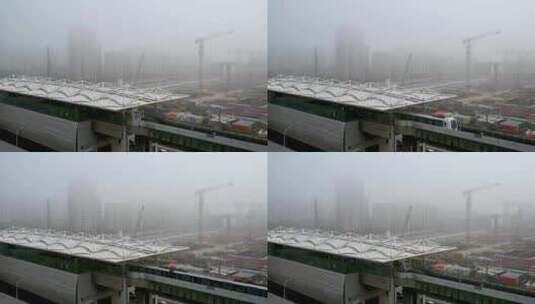 上海外高桥秋天晨雾地铁站与建设工地塔吊高清在线视频素材下载