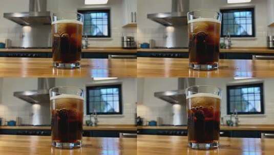 厨房台面上的一杯饮料高清在线视频素材下载