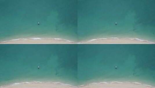 蔚蓝的海一艘小船高清在线视频素材下载