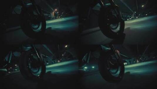 夜晚行驶的摩托车高清在线视频素材下载