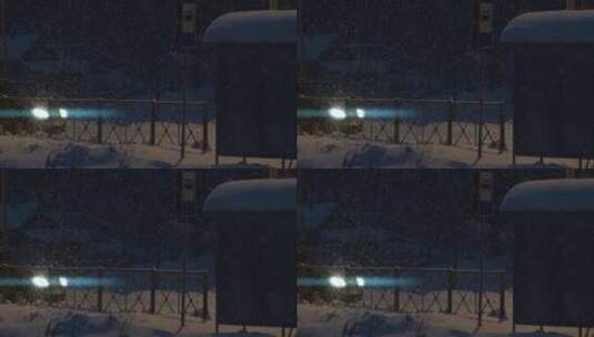 夜晚下雪路上的车辆行驶高清在线视频素材下载